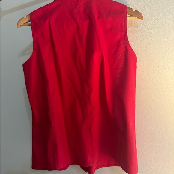 Jones New York Red Sleeveless Button Down Shirt - Picture 2 of 3